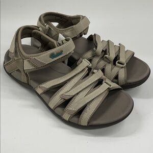 NWT Viakix Acadia Outdoor Beige Sandals Size 7